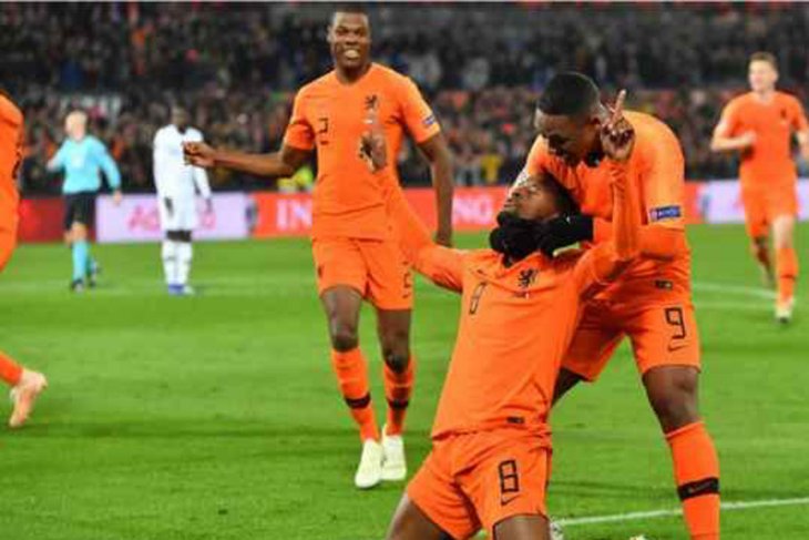 Belanda tundukkan Prancis 2-0
