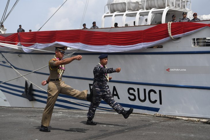 KRI Bima Suci Tiba di Surabaya