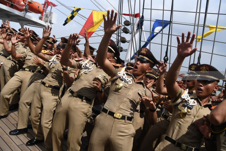 KRI Bima Suci Tiba di Surabaya