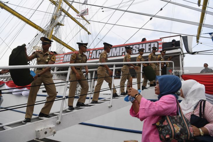 KRI Bima Suci Tiba di Surabaya