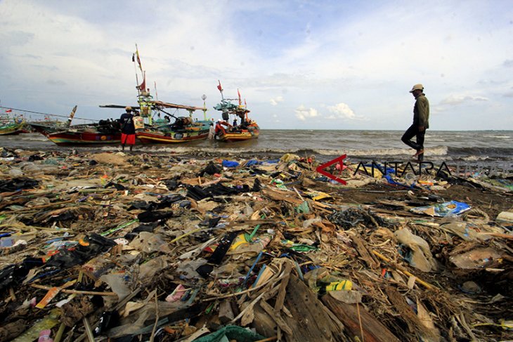 Laut Indonesia darurat sampah plastik