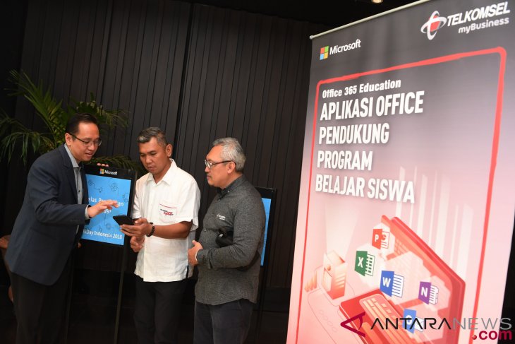 Tellkomsel cooperates with Microsoft to launch educational program