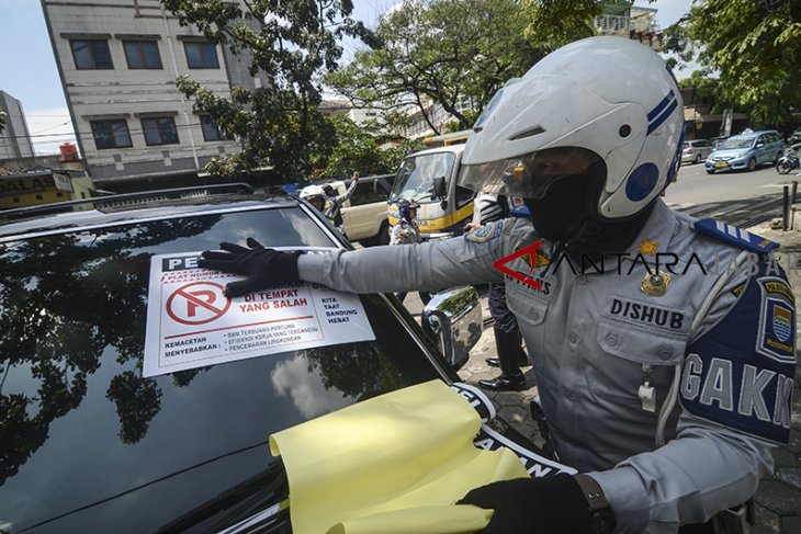 Operasi cabut pentil kendaraan pelanggar parkir