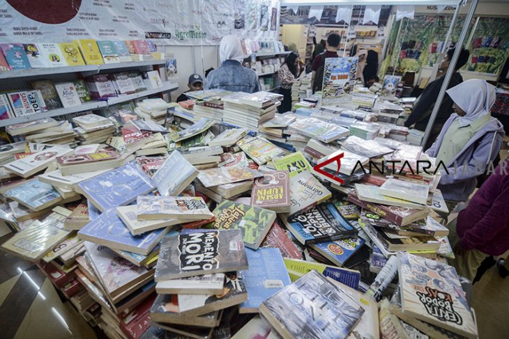 Pameran buku juara