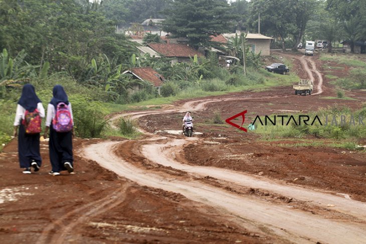 Pembangunan jalan di Bogor mangkrak