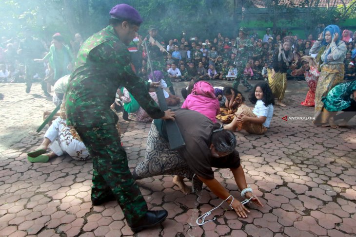 Teatrikal Hari Pahlawan di Malang