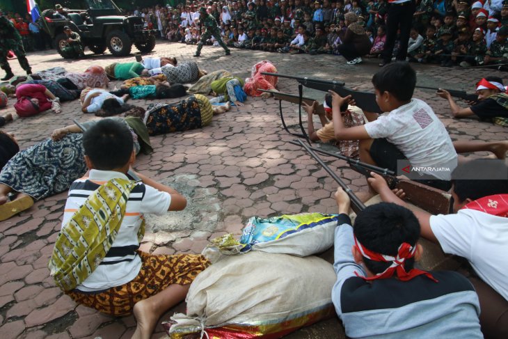 Teatrikal Hari Pahlawan di Malang