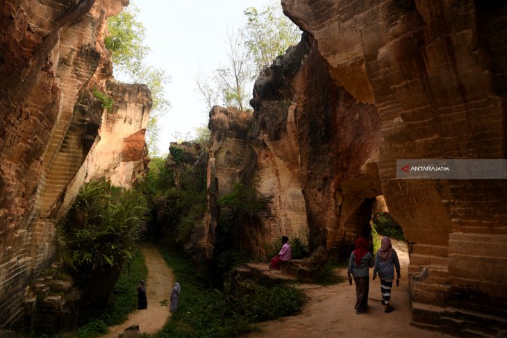 Wisata Tambang Batu kapur Arosbaya