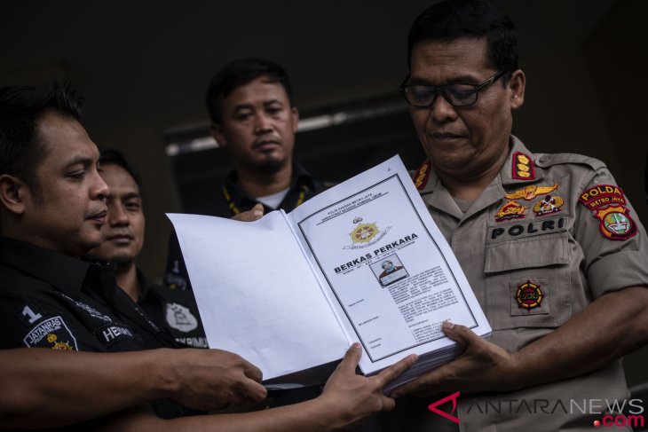 Polisi periksa Rocky Gerung terkait Ratna Serumpaet