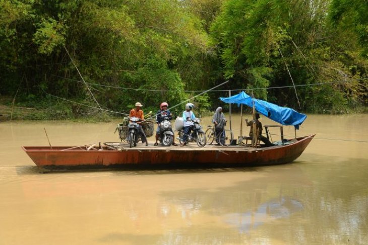 Jasa perahu penyeberangan