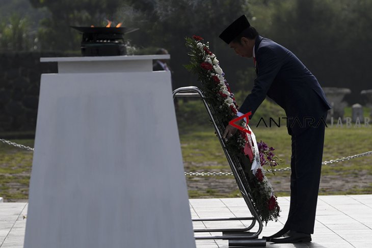 Presiden Joko Widodo ziarah hari Pahlawan 