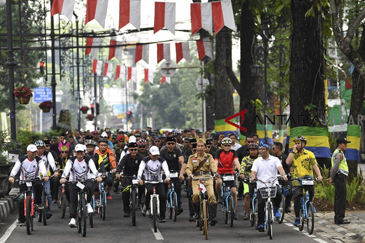 Presiden mengikuti Bandung lautan sepeda