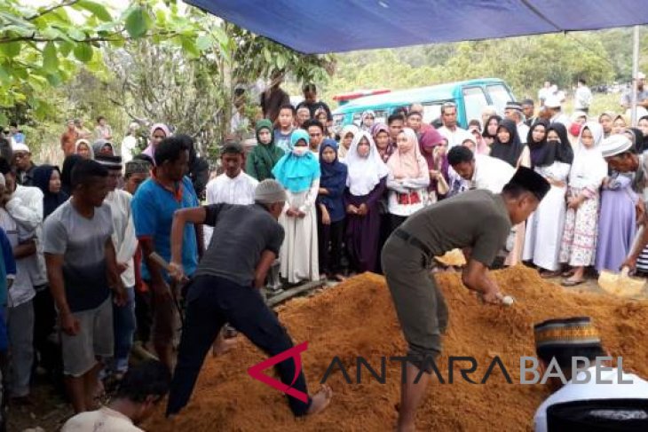 Suasana Pemakaman Restia Amalia Korban Pesawat Jatuh