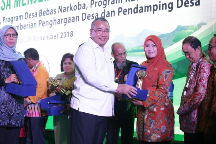 Desa Labuan Raih Penghargaan Kemendes Kategori IDM