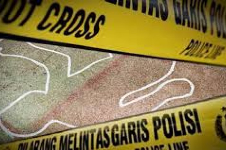 Coba salib bus, pengemudi ojek online tewas