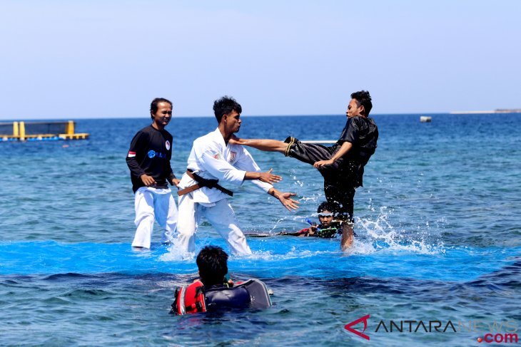 Pertandingan silat di atas air