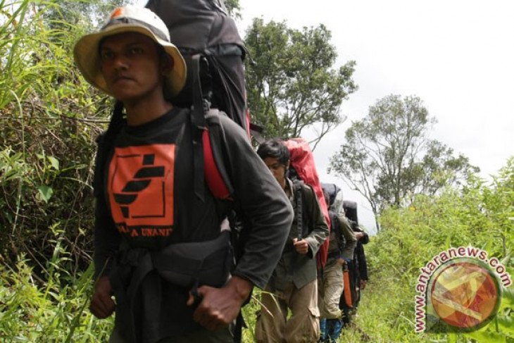 Gunung Marapi ditutup untuk pendakian pada malam tahun baru