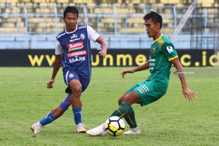 Arema Kalahkan Sriwijaya FC