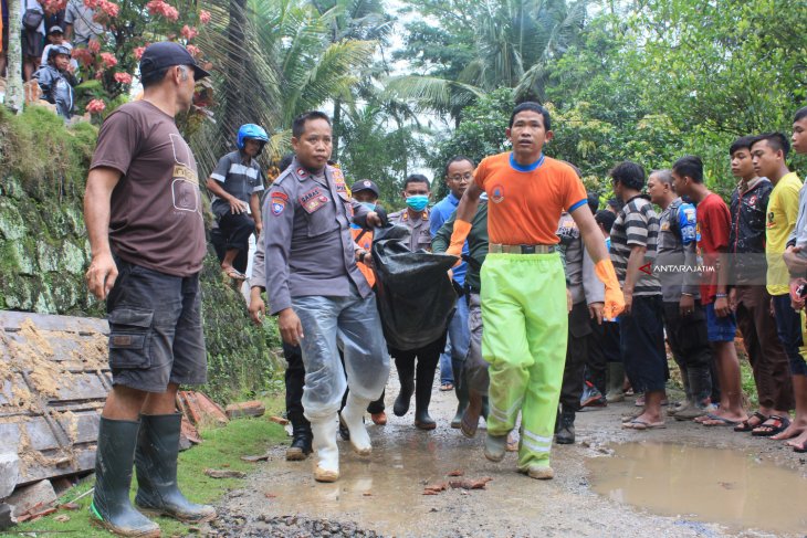 Banjir Bandang Dan Tanah Longsor Di Pacitan
