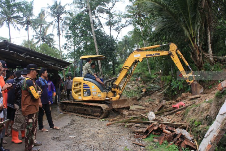 Banjir Bandang Dan Tanah Longsor Di Pacitan