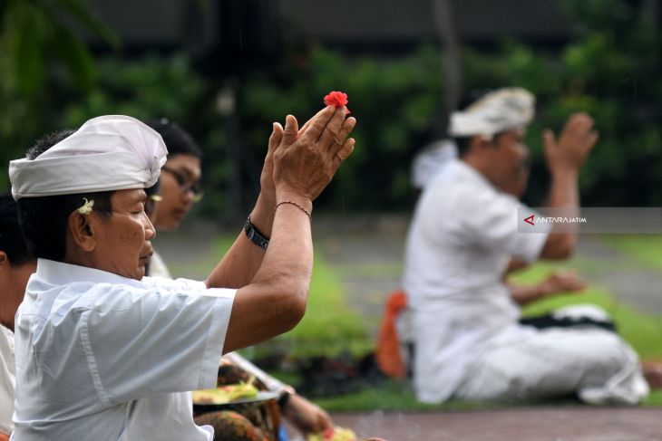 Hari Raya Galungan Di Surabaya