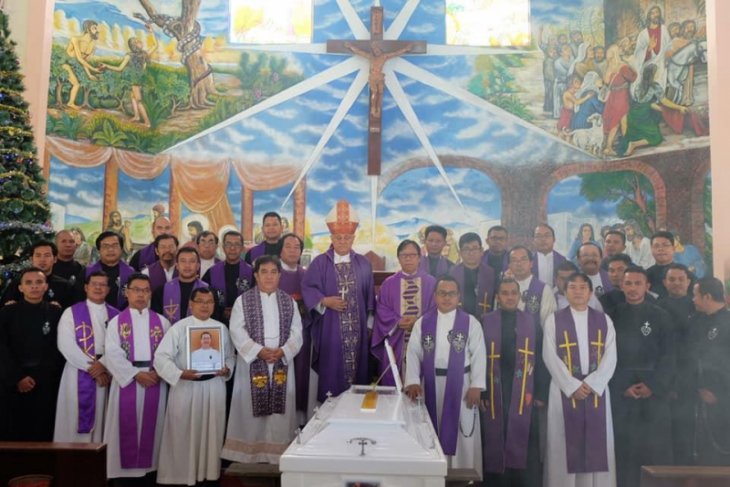 Bupati Sekadau ikut Misa Requem Pastor Martinus