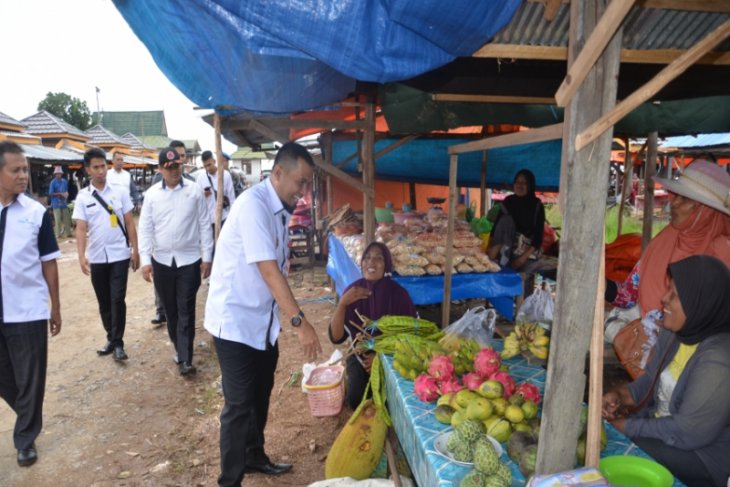 Tinjau relokasi pasar