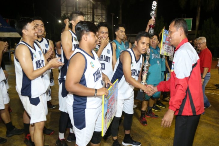 Semangati atlit basket