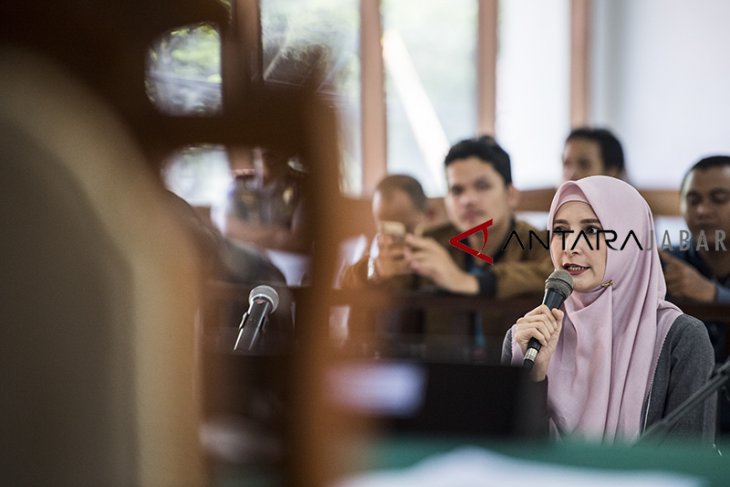 Inneka Koesherawati bersaksi di sidang Wahid Husein 