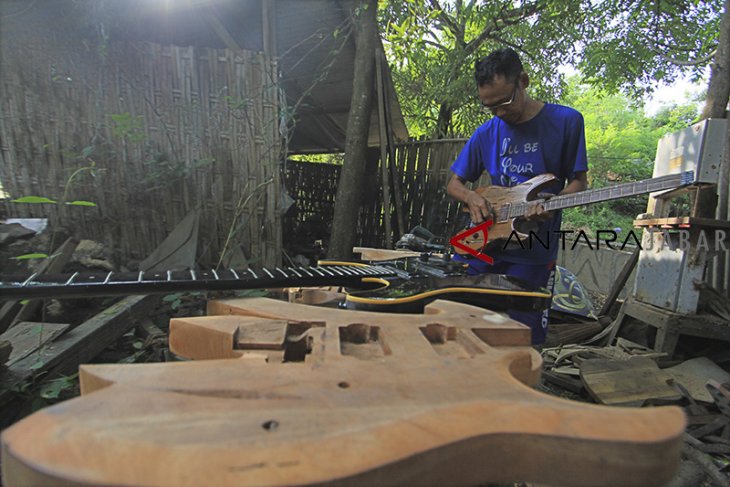 Kerajinan gitar elektrik 