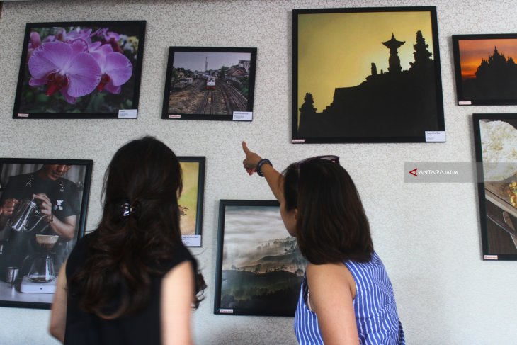 Pameran Fotografi Hari Ibu