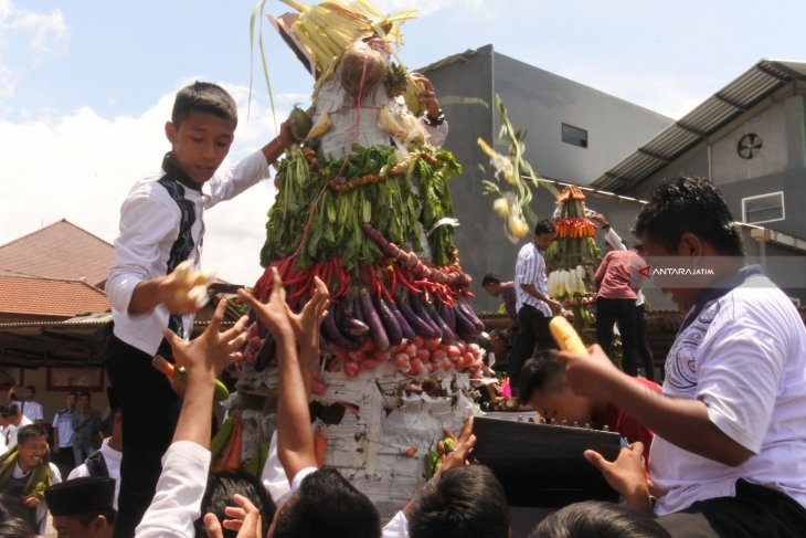 Pawai Ancak Maulid Nabi