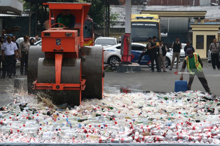 Pemusnahan Minuman Keras Dan Knalpot Brong