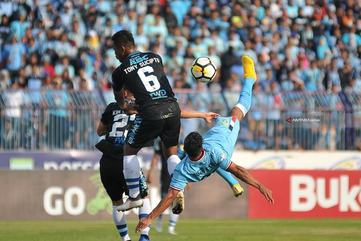 Persela Lamongan Lawan Persib Bandung