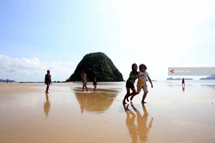 Pulau Merah Jadi Situs Geopark