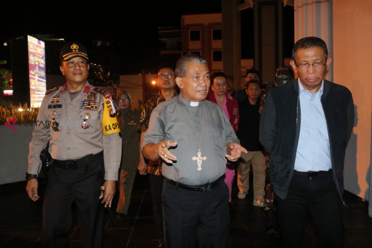 TINJAU PELAKSANAAN IBADAH NATAL KALBAR