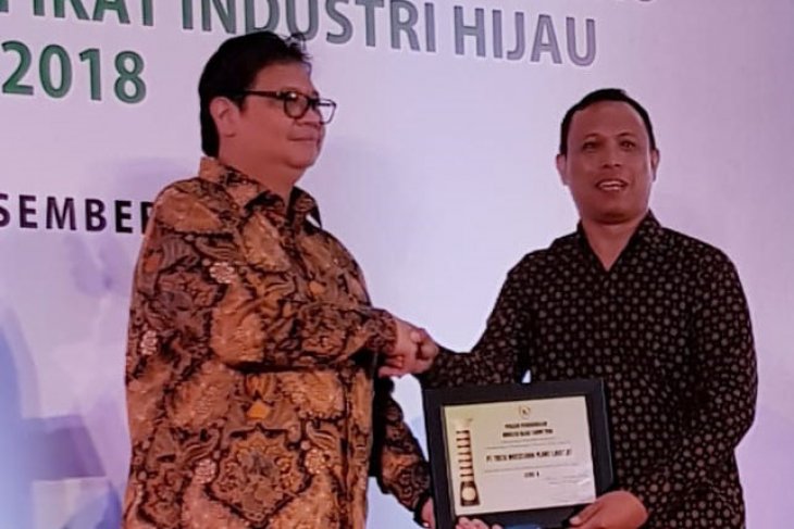 10 Pabrik AQUA raih penghargaan Industri Hijau 2018