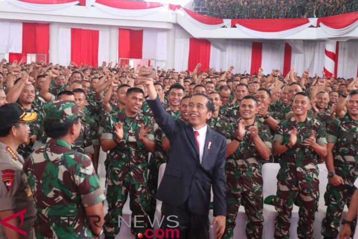 Jokowi asks Babinsa to monitor use of village funds