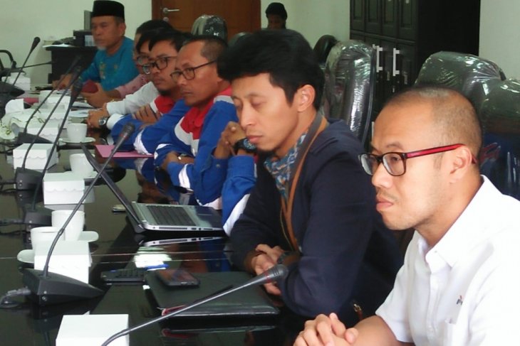 Akses jalan putus Pertamina evaluasi penyaluran BBM ke SBB