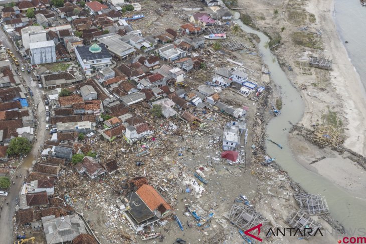 Year ender - Volcanic tsunami takes year-end vacationers by surprise
