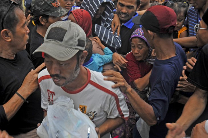 PEMBAGIAN SEDEKAH MULUD