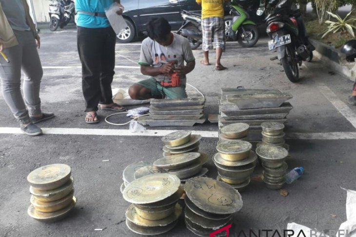 Polda Babel gagalkan pengiriman 207 timah balok ilegal