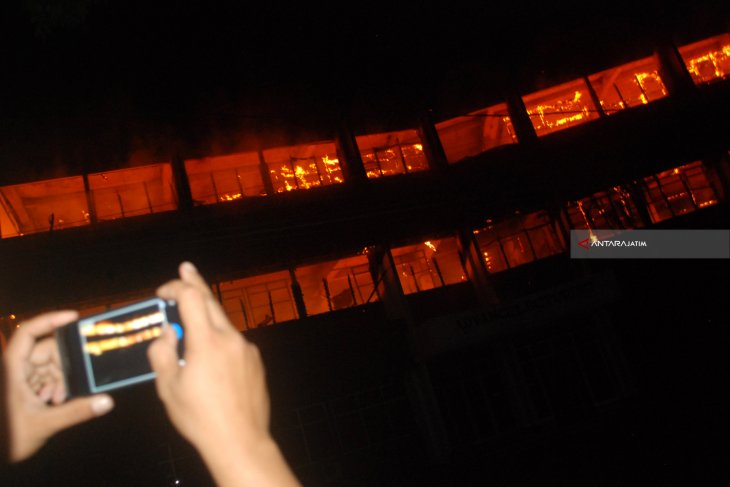 Kebakaran Universitas Darul Ulum Jombang