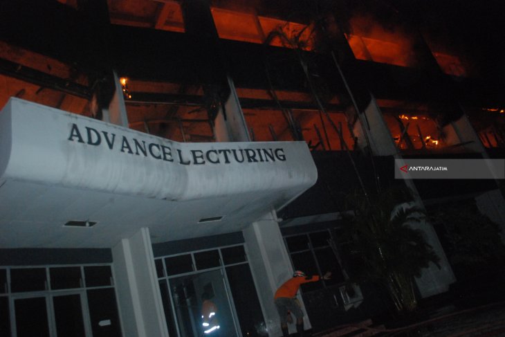 Kebakaran Universitas Darul Ulum Jombang
