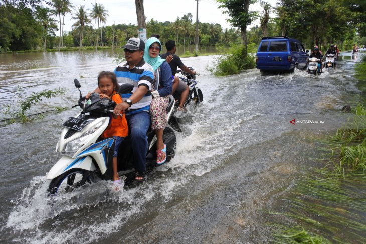 Akses Jalan Terendam Banjir