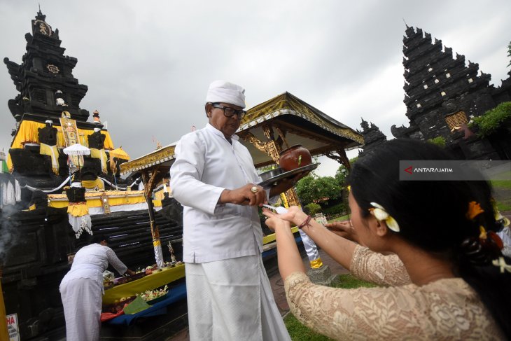 Hari Raya Galungan Di Surabaya