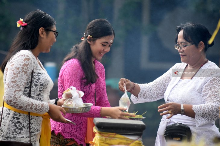 Hari Raya Galungan Di Surabaya