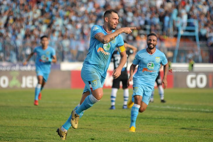 Persela Lamongan Lawan Persib Bandung