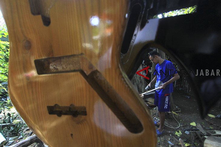 Kerajinan gitar elektrik 