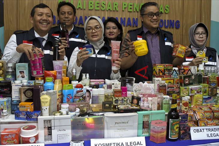 Pemusnahan obat dan makanan ilegal 